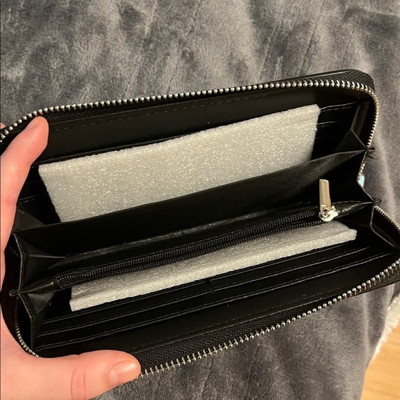 Elegant Black and Blue Women's Wallet - Picture 2 of 3